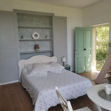 Le Nid Des Coteaux Petite Maison Atypique Ebreuil